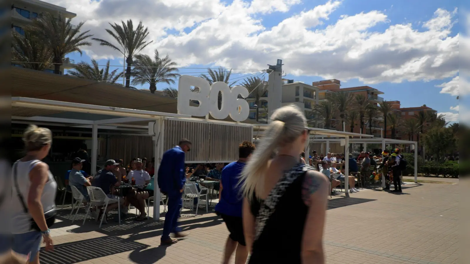 Am Ballermann in Mallorca gibt es neue Benimmregeln. (Bild: Clara Margais/dpa)