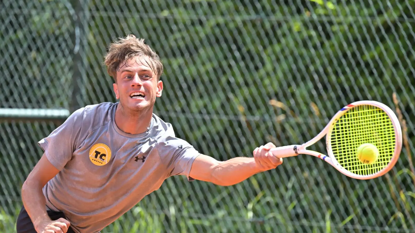 Der Franzose Leo Lagarrigue holte in den beiden Spielen zum Regionalliga-Start den einzigen Einzel-Punkt für den TC Amberg am Schanzl. (Bild: Hubert Ziegler)