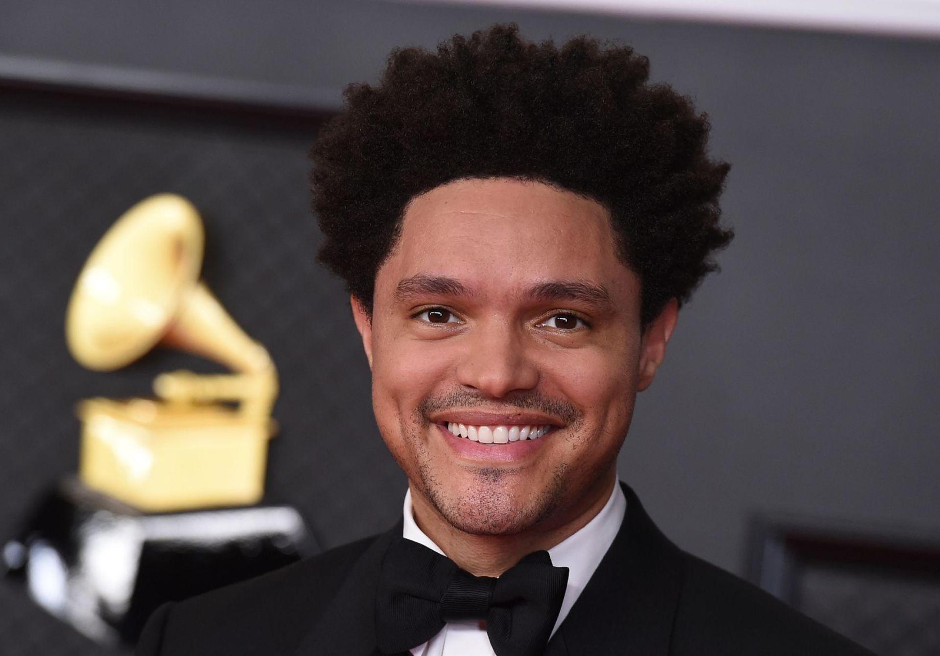 Comedian Trevor Noah moderiert erneut die Grammys. (Archivfoto) (Bild: Jordan Strauss/Invision/AP/dpa)