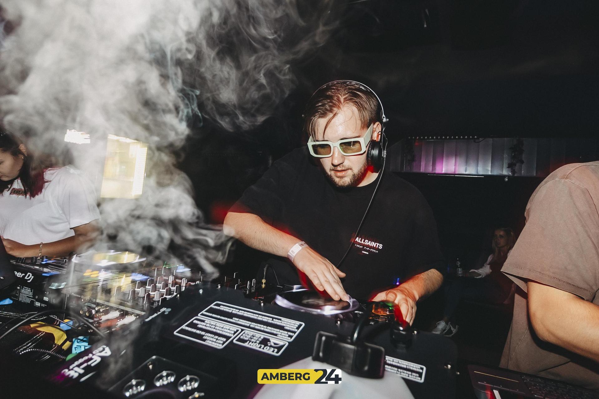 Amberg tanzt im Cave 2025! (Bild: Lolografie)