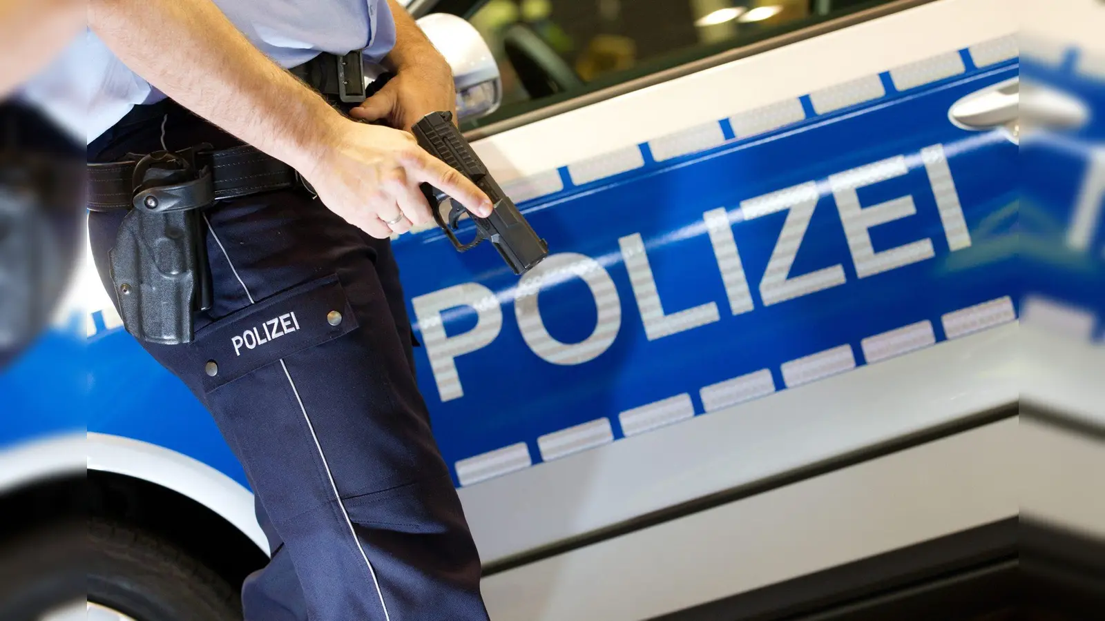 In Kümmersbruck ist es zu einem großen Polizeieinsatz gekommen.  (Bild: Friso Gentsch/dpa)