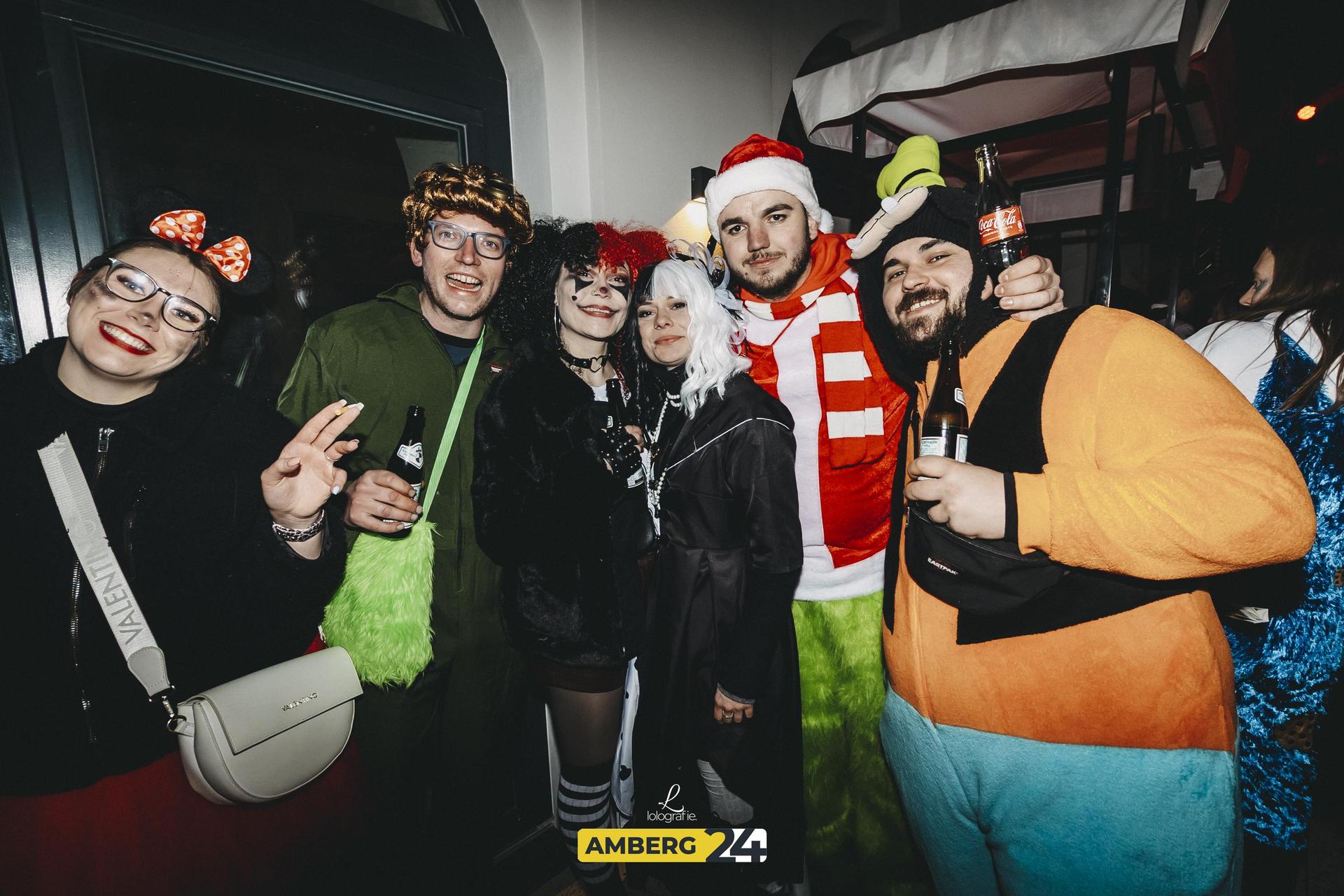 Die Hexennacht wurde auch im Innenhof der Drei Höfe gefeiert. (Bild: Leonie Hartung)