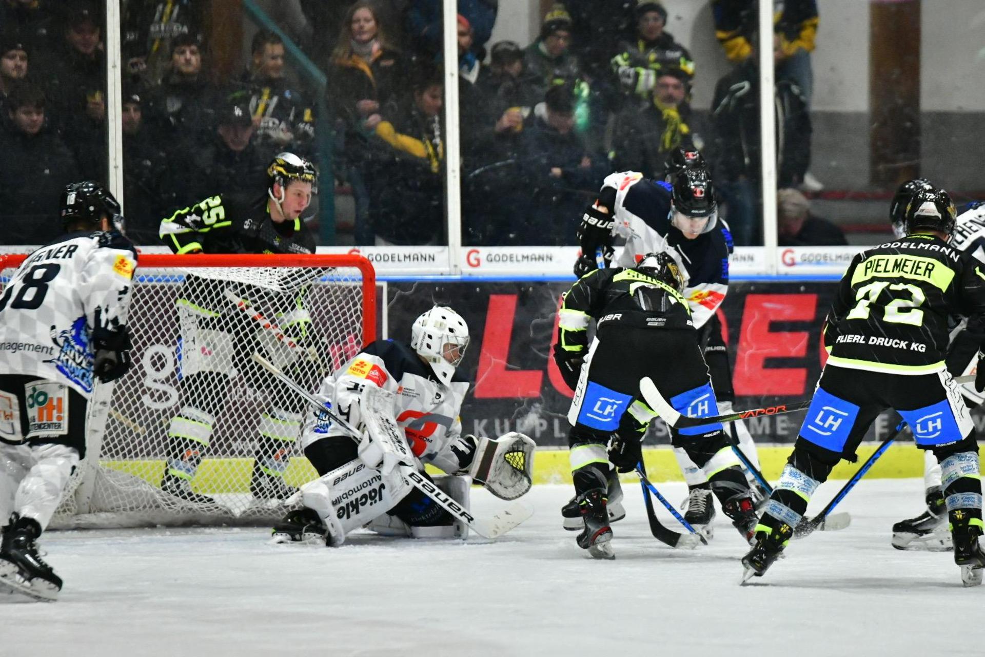 Der ERSC Amberg muss sich dem HC Landsberg mit 2:3 geschlagen geben. (Bild: A.& J. Pastuska)