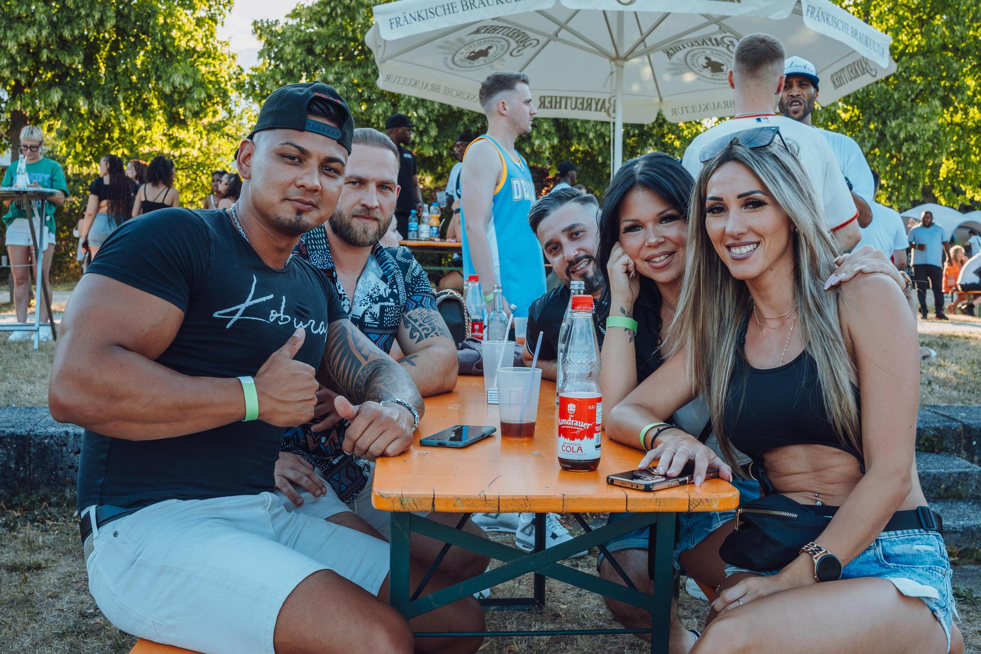 Shisha, Drinks und guter Hip-Hop. So war&#39;s am Hip-Hop BBQ in Amberg.  (Bild: Denise Helmschrott)