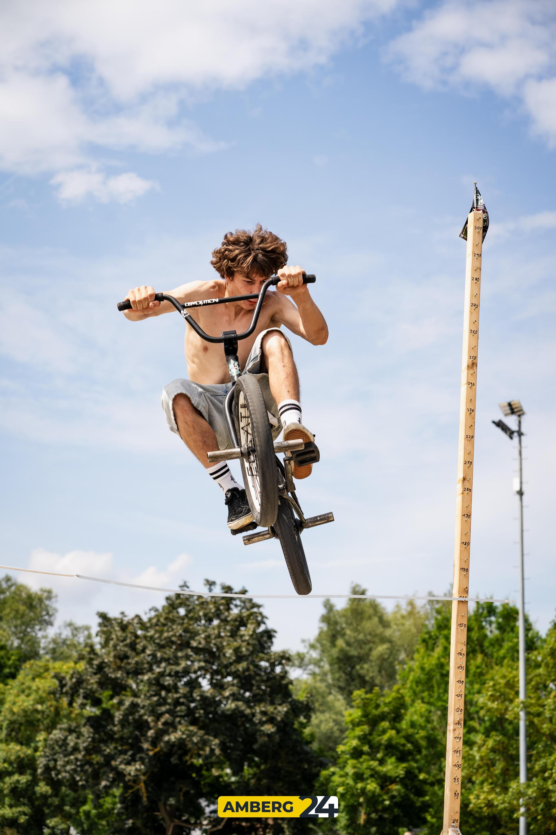 Im Amberger Skatepark beim BMX Jam waren am Samstag coole Stunts zu sehen. (Bild: Justus Gregor)