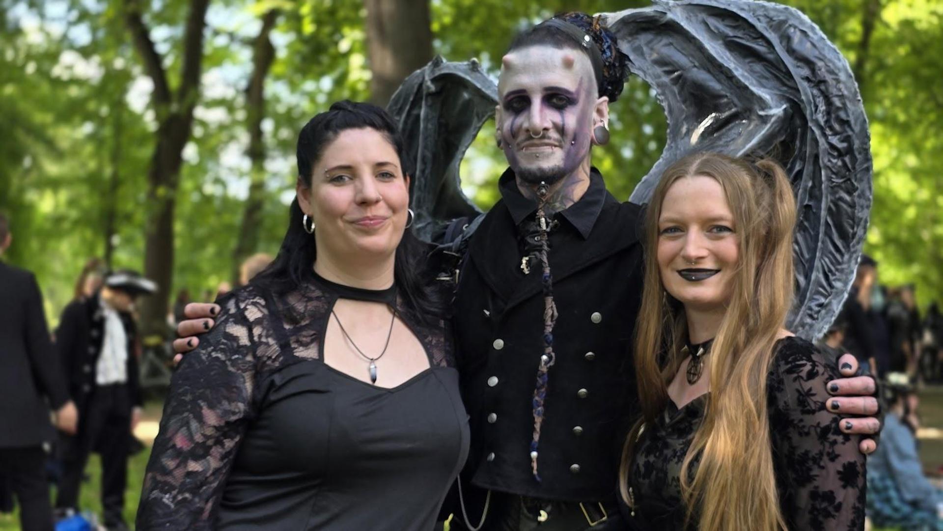 Das viktorianische Picknick beim Wave-Gotik-Treffen in Leipzig begeisterte die Besucher. (Bild: Richard Kirschner)