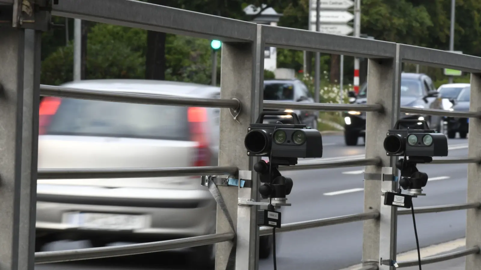 Der Verkehrspolizei Amberg gingen von Freitag bis Sonntag an verschiedenen Orten weit über hundert Fahrer in die Radarfalle.  (Symbolbild: Petra Hartl)