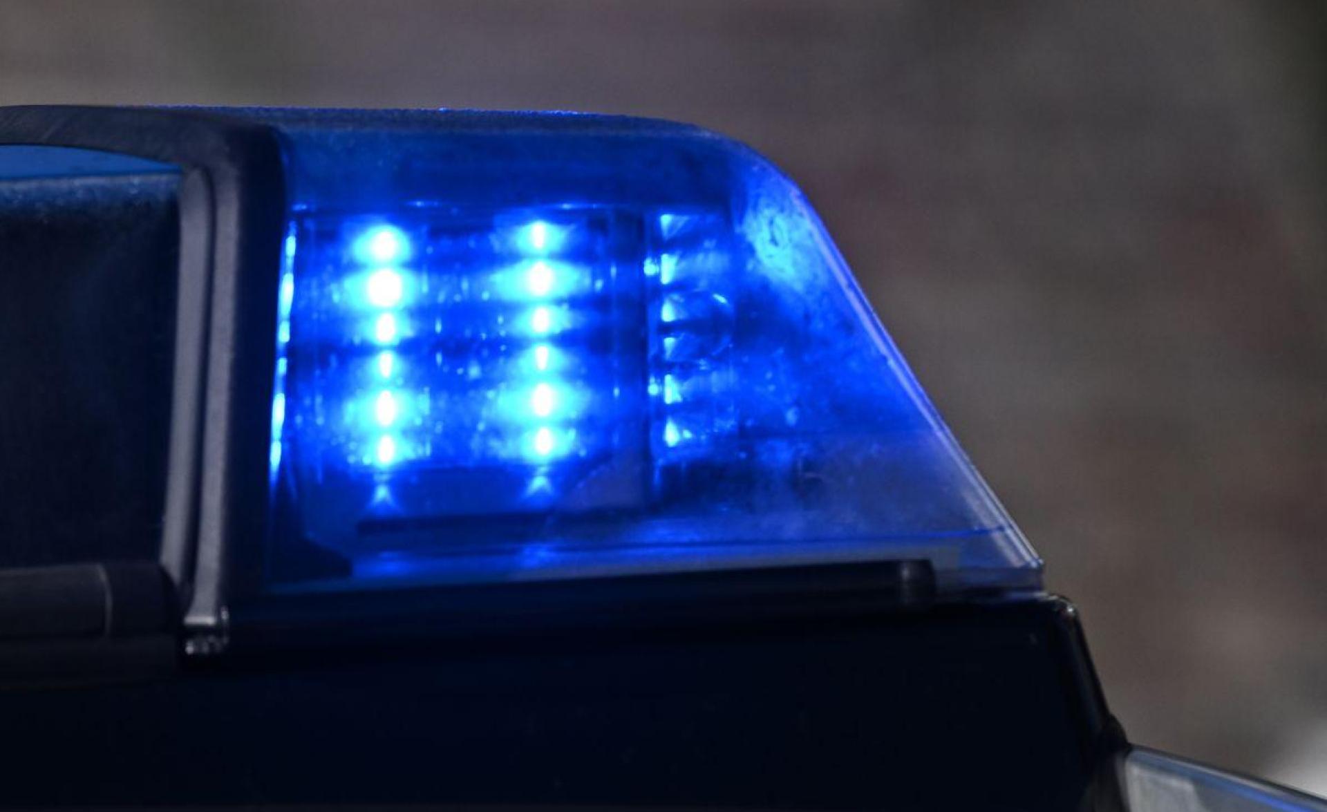 Die Überprüfung der Polizei ergab: Es handelte sich um das in Donzdorf gestohlene Fahrzeug. (Symbolbild) (Bild: Bernd Weißbrod/dpa)