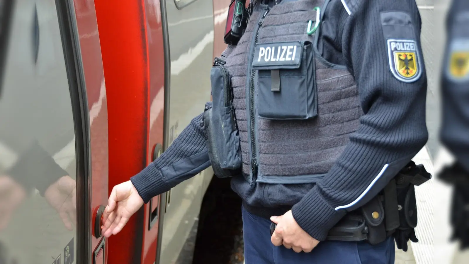 Bundespolizisten haben in der Nacht von Samstag auf Sonntag (5. Juli) drei vermisste Mädchen im Alter von 13, 14 und 16 Jahren am Hauptbahnhof Regensburg in Gewahrsam genommen. (Symbolbild: Bundespolizei)