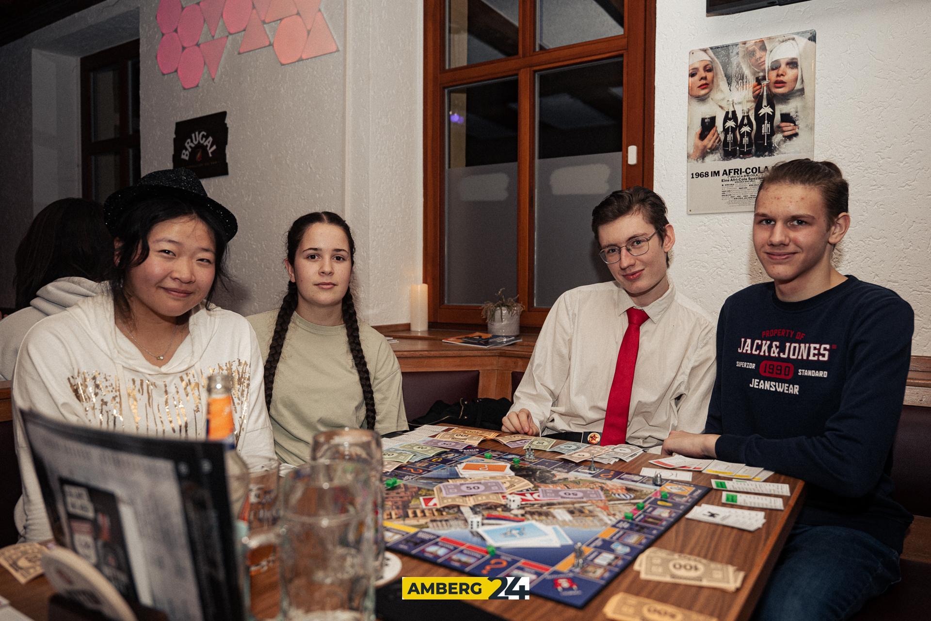 Sweets, Drinks und Metal. Im Void gab's zu Halloween unter anderem einen Kostümwettbewerb. (Bild: David Mueller)