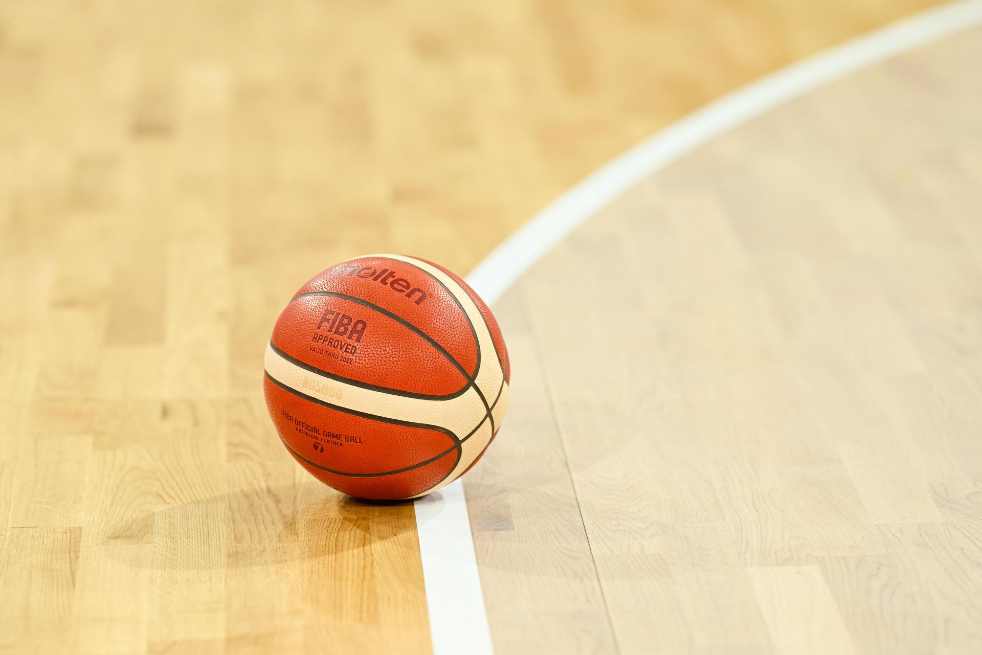 Ein Streit im Sportunterricht in Hof endete für einen Schüler im Krankenhaus. (Symbolbild: Uwe Anspach)