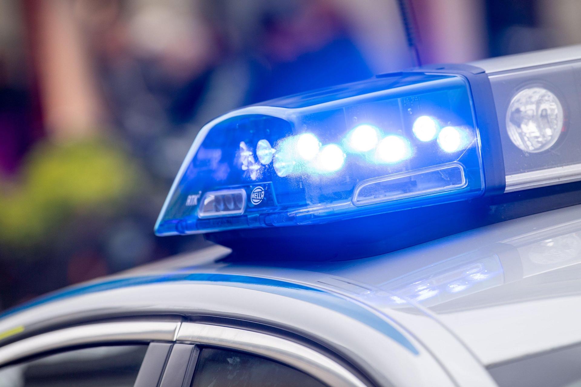 Bereits zum zweiten Mal trat am Montag ein Exhibitionist am Steinberger See auf. Die Polizei bittet nun um Hinweise. (Bild: Lino Mirgeler)