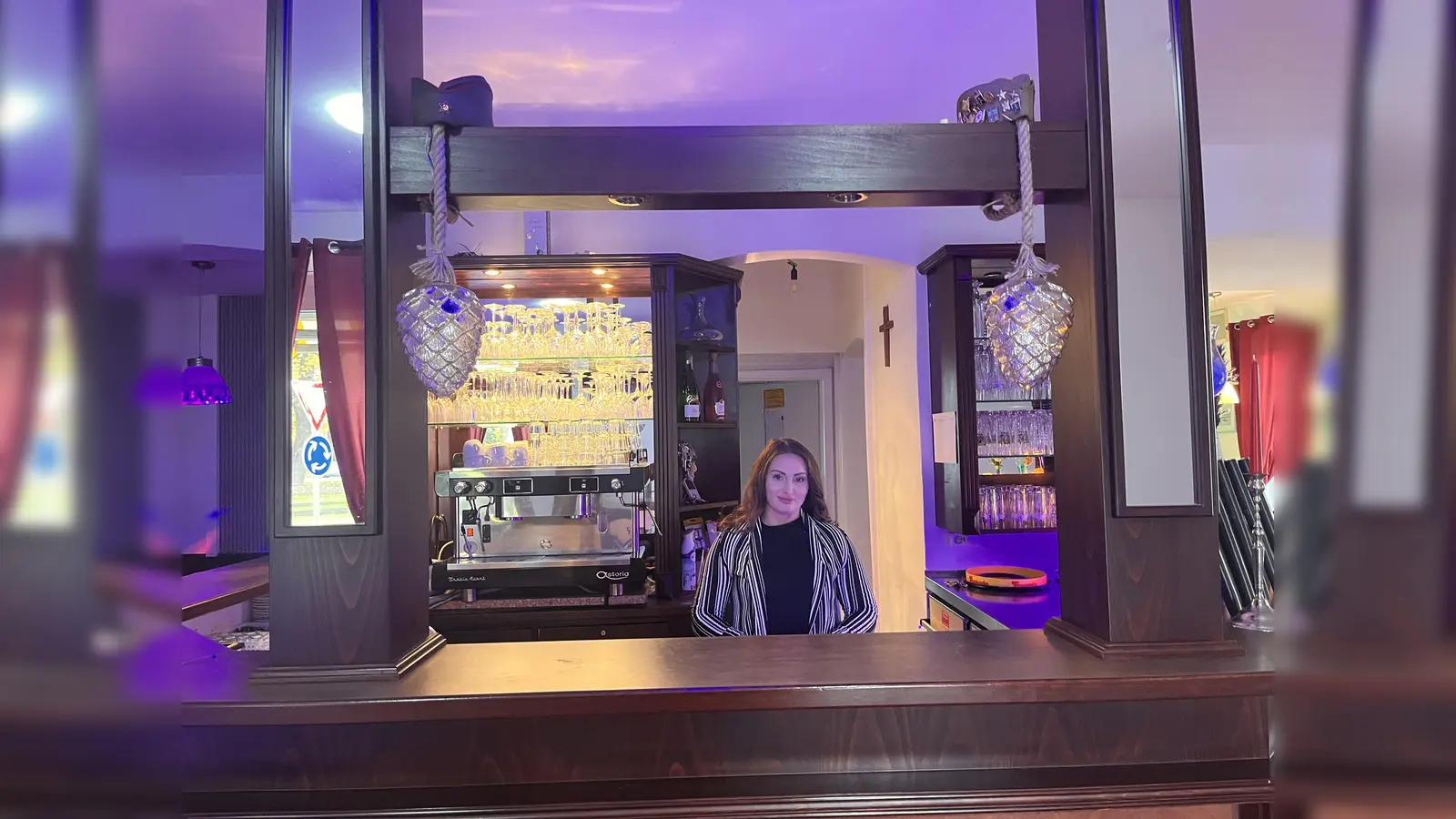 Regina Roo Inhaberin der „Rou Bar” verbringt viel Zeit seit der Eröffnung in ihrem Laden.  (Bild: ama)