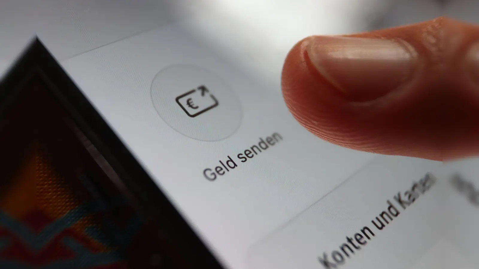 Das von einem Zusammenschluss europäischer Banken gestartete Bezahlsystem Wero soll noch in diesem Jahr auch für Online-Einkäufe genutzt werden können. (Symbolbild)  (Bild: Karl-Josef Hildenbrand/dpa)