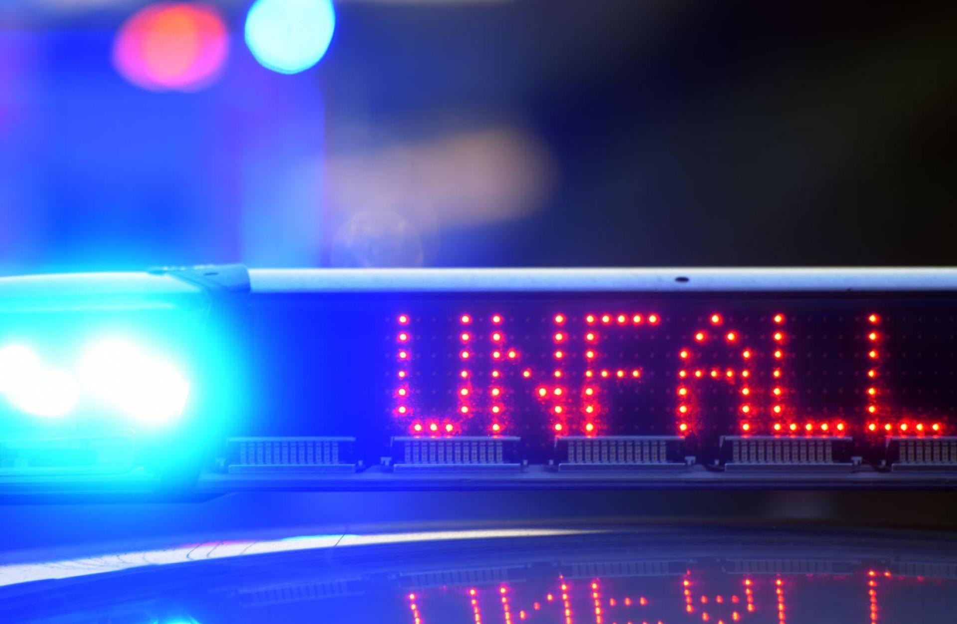 Eine Unfallflucht ereignete sich auf dem Parkplatz des Norma-Marktes in Auerbach. (Symbolbild: Stefan Sauer/dpa/Symbolbild)