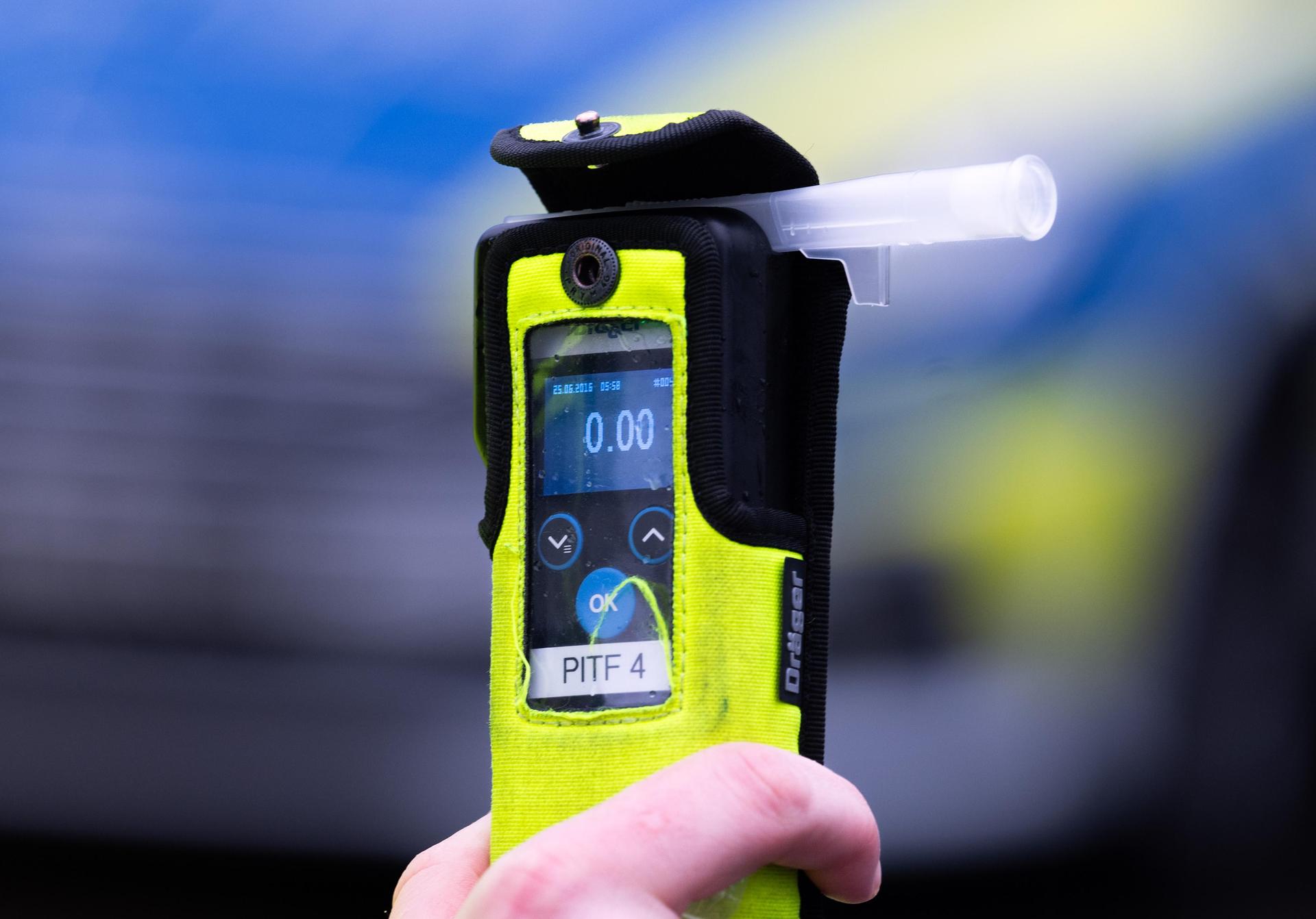 Ein 34-jähriger Autofahrer wurde auf der B 299 mit 1,7 Promille gestoppt.  (Symbolbild: Soeren Stache)