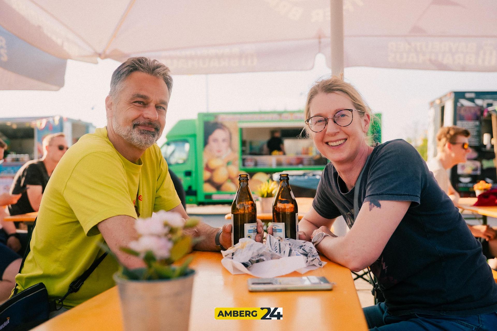 Auf dem Foodtruck-Festival in Amberg war am Freitag einiges los! (Bild: David Mueller)