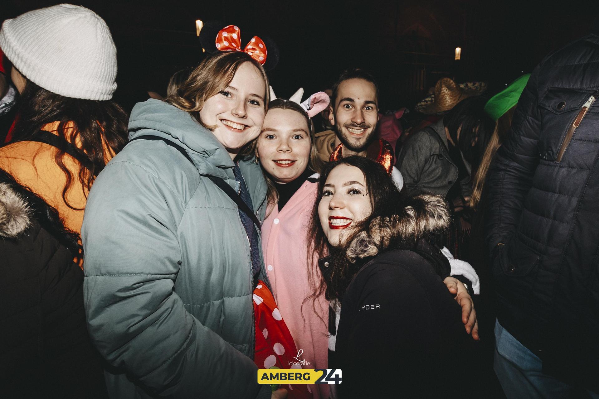 Amberger Hexennacht: Das war 2025 am Marktplatz los. Wir wünschen euch viel Spaß mit den Fotos.  (Bild: Leonie Hartung)