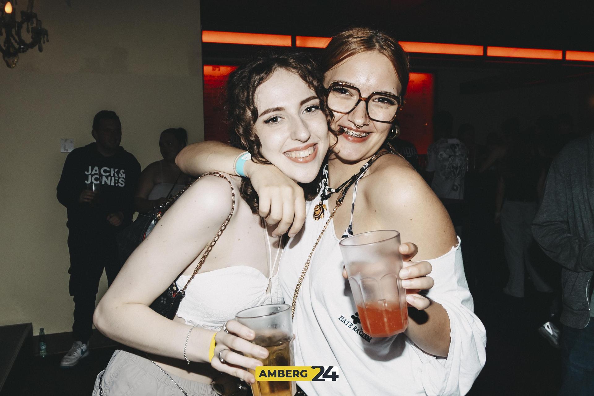 Die Bilder von der School is Over-Party im Casino (Bild: Lolografie)