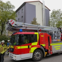 In der Hans-Thoma-Straße in Amberg hat es am Dienstag auf einem Balkon gebrannt.  (Bild: Wolfgang Steinbacher)