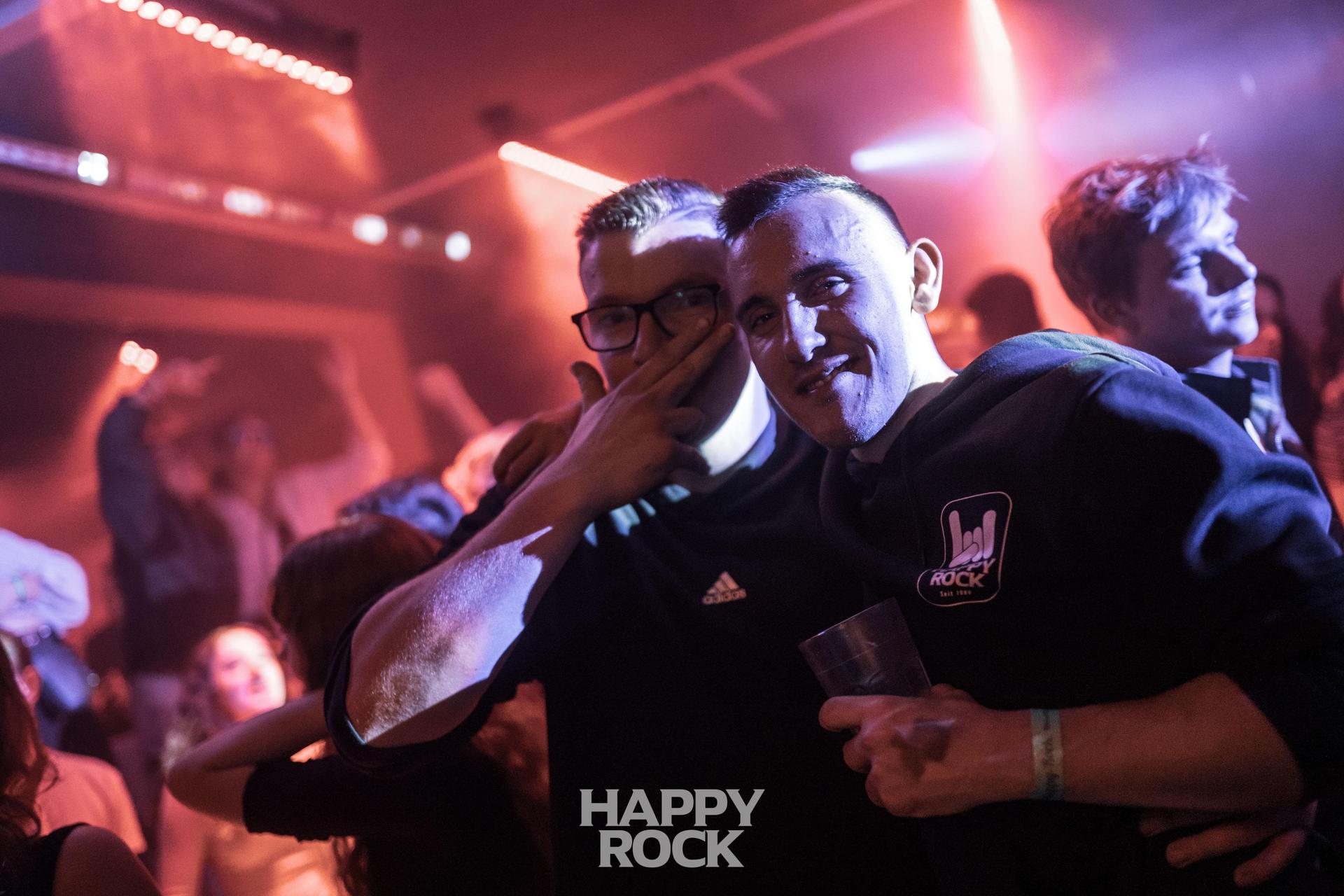 Feiern am 23. Dezember. Das Happy Rock glüht für Weihnachten vor. (Bild: Martin Sponsel)