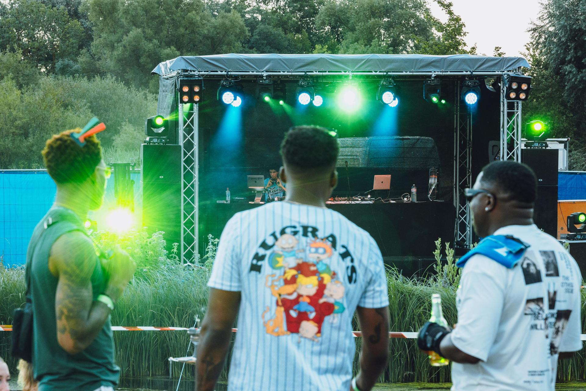 Shisha, Drinks und guter Hip-Hop. So war&#39;s am Hip-Hop BBQ in Amberg.  (Bild: Denise Helmschrott)