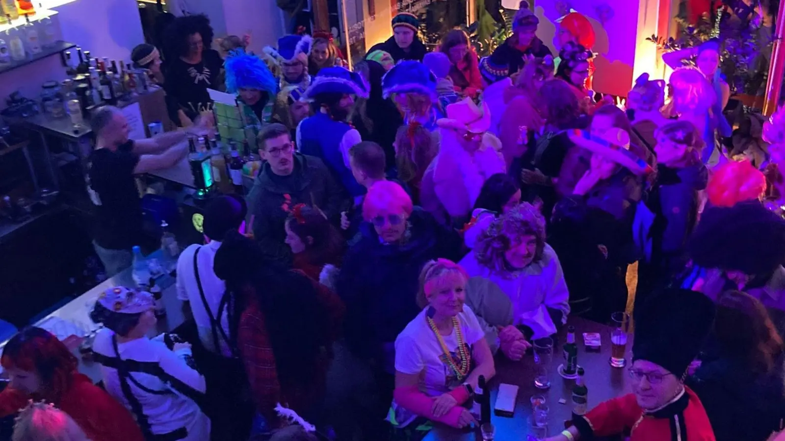 Ein Schnappschuss vom letzten Fasching im „Robert's”: Regulär hat die Trattoria im Amberger Rathaus kurz vor Weihnachten zugemacht. (Bild: Robert Schaarschmidt)