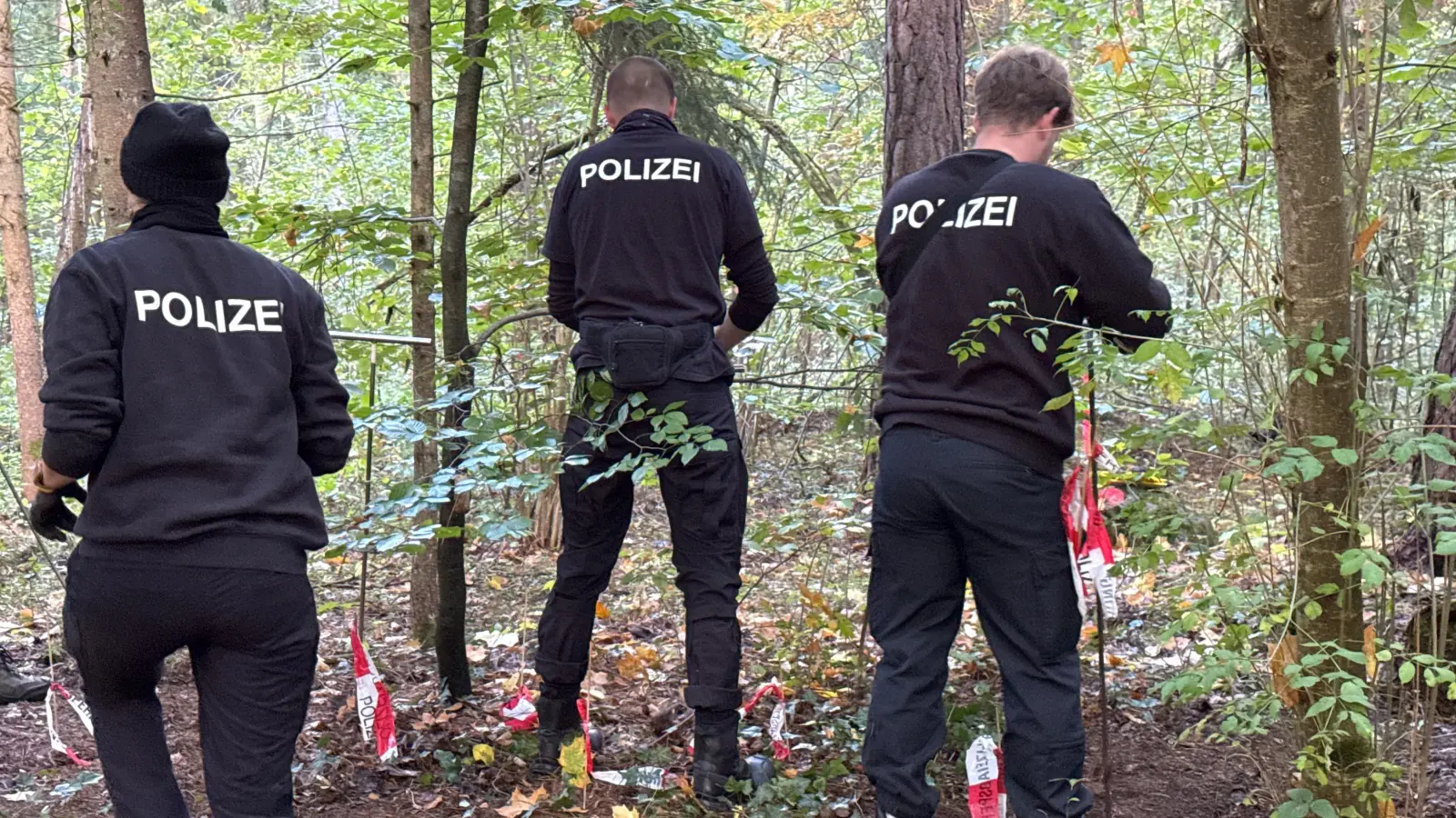 Im Vermisstenfall Kerstin Lee Langley gibt es neue Entwicklungen: Bei Grabungen nahe Neumarkt wurden menschliche Überreste gefunden. Weitere Sondierungen laufen derzeit in Sulzbach-Rosenberg. (Bild: Stephan Huber)