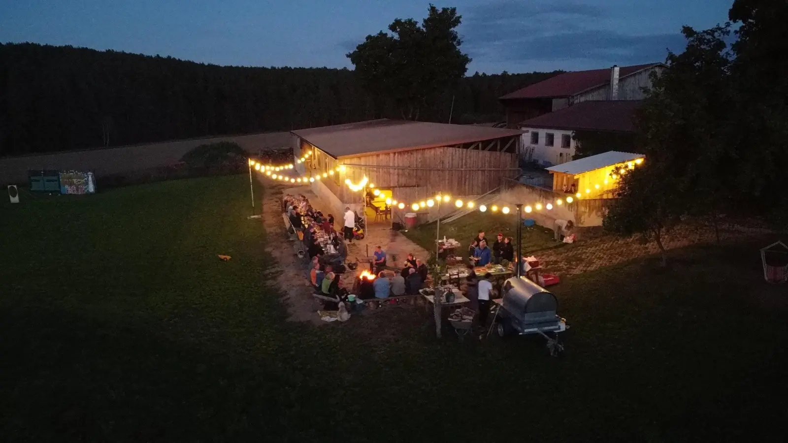 Auf der Falschen Farm in Diebis bei Ebermannsdorf findet am Freitag und am Samstag das Kulturevent Tanthe Muh statt. (Bild: Andreas Hofstetter/exb)