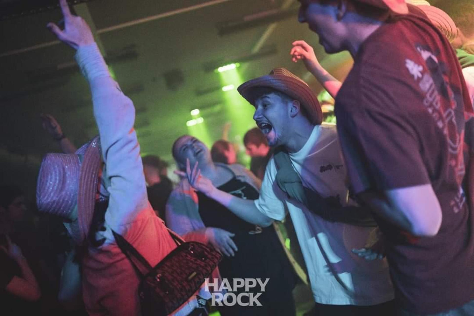 Kinkerlitzchen im Happy Rock. Feiern ab 16 bis die Wolken wieder lila sind dank Muttizettel! (Bild: Martin Sponsel)