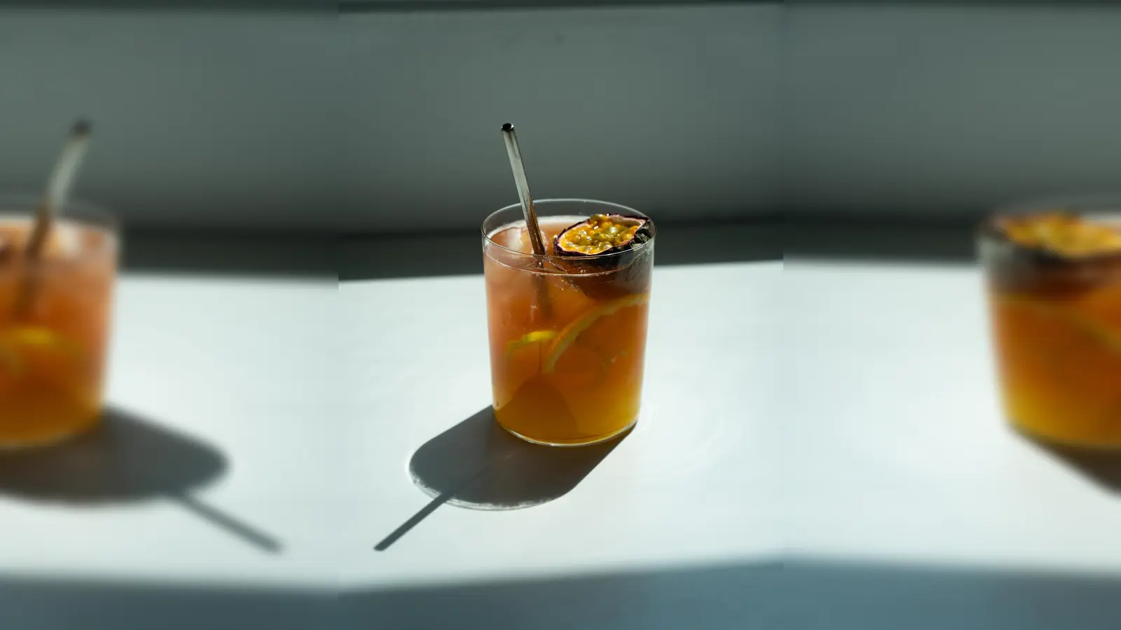 Der Passionfrucht-Sangria sieht unschuldig aus, hat aber echt Bums. (Bild: knz)