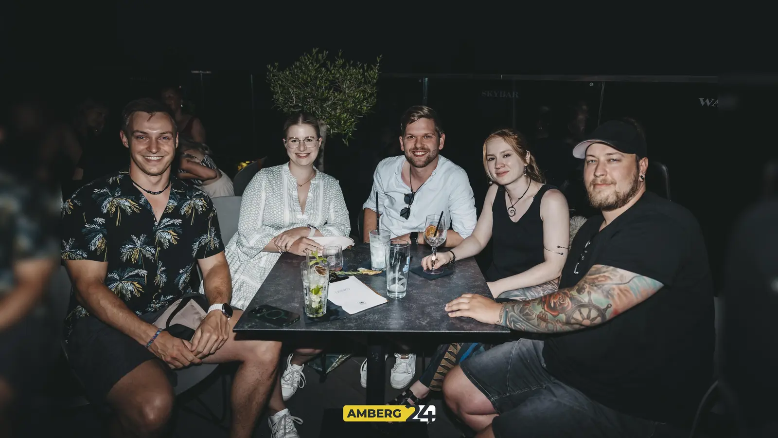 Sommer, Sonne, Saxophon – das gabs am Vorfeiertag in der Walküre Skybar. Ihr hattet Spaß, wir haben die Fotos von Fotografin Lolo. (Bild: Lolografie)