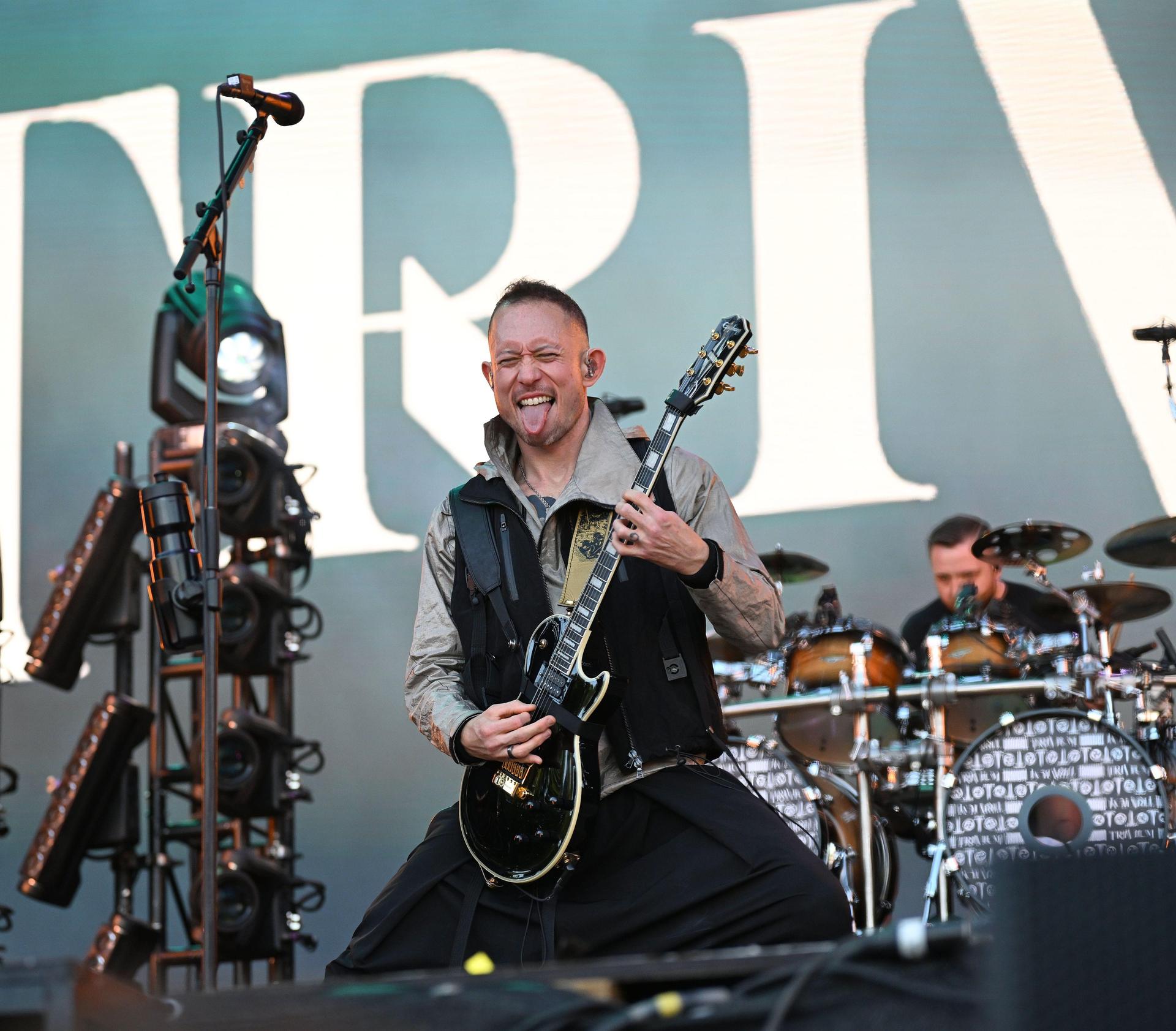 Trivium-Sänger Matt Heafy hat den Schalk im Nacken. (Bild: Tobias Schwarzmeier)