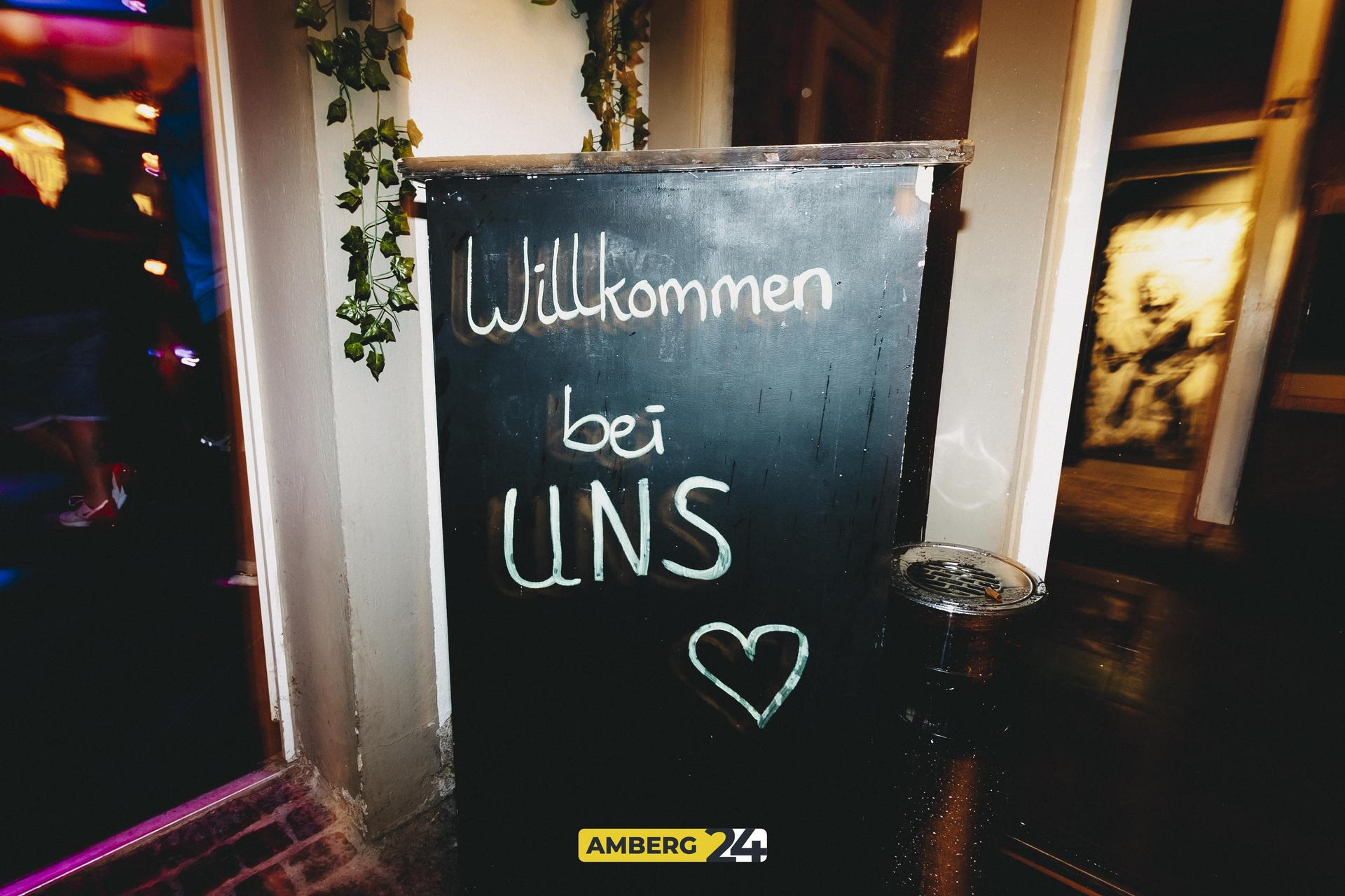 Das Team hat mit euch und der Band Inchoate den siebten Geburtstag der Bar gefeiert.  (Bild: Lolografie)