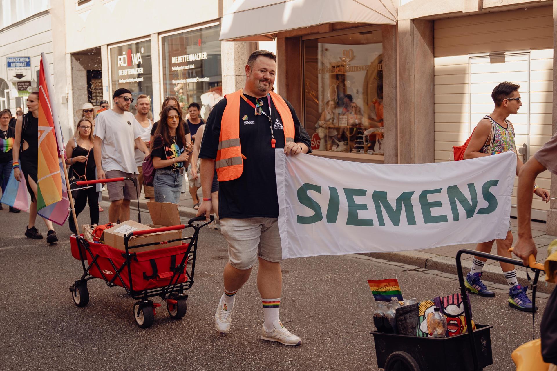 Das war beim Amberger CSD-Demozug am Samstag los. (Bild: Ria Schmidt)