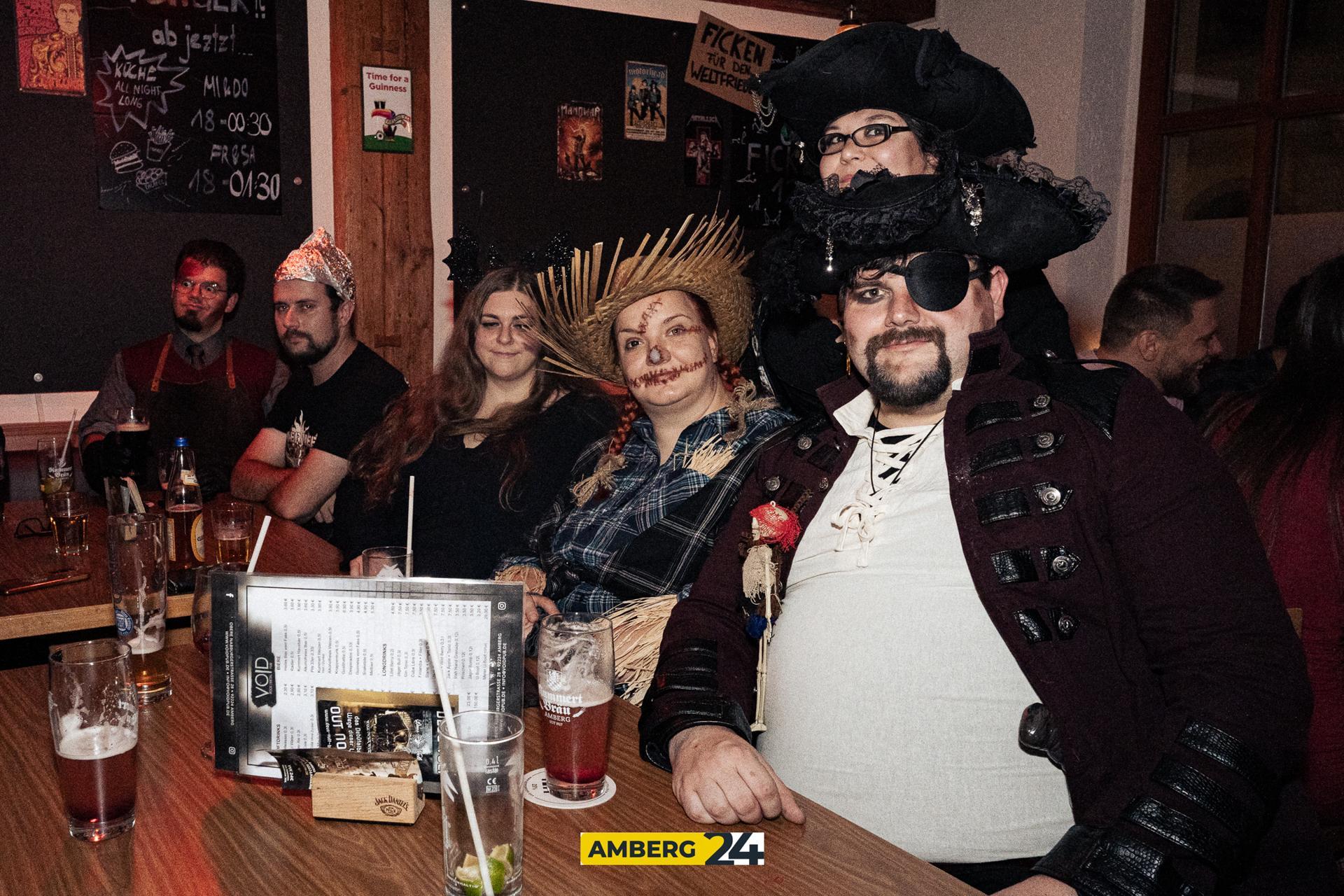 Sweets, Drinks und Metal. Im Void gab's zu Halloween unter anderem einen Kostümwettbewerb. (Bild: Justus Gregor)