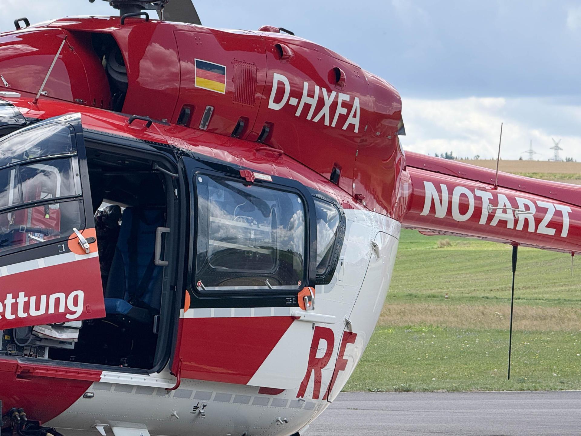 Ein Rettungshubschrauber brachte einen 55-Jährigen nach einem Motoradunfall ins Krankenhaus.  (Symbolbild: Gabi Schönberger)