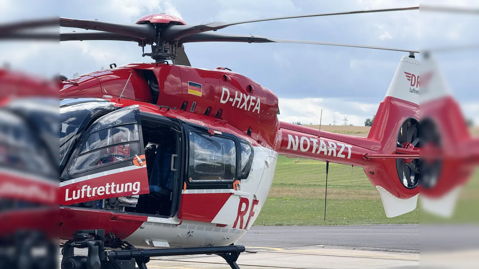 Rettungskräfte brachten den verletzten Rollerfahrer mit einem Hubschrauber ins Krankenhaus. (Symbolbild: Gabi Schönberger)