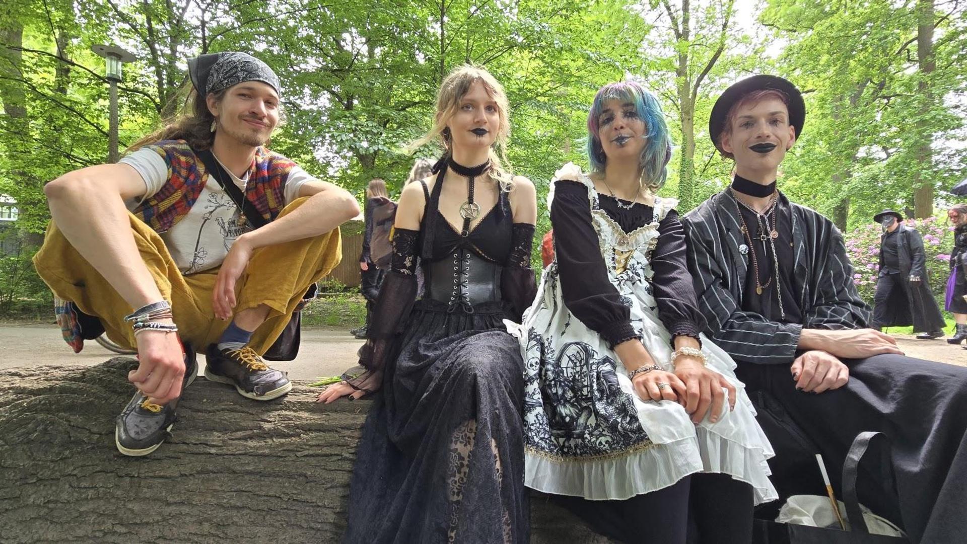 Das viktorianische Picknick beim Wave-Gotik-Treffen in Leipzig begeisterte die Besucher. (Bild: Richard Kirschner)