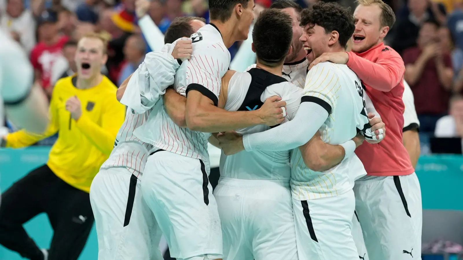 Der Jubel nach dem Sieg gegen Frankreich ist groß. (Bild: Aaron Favila/AP/dpa)