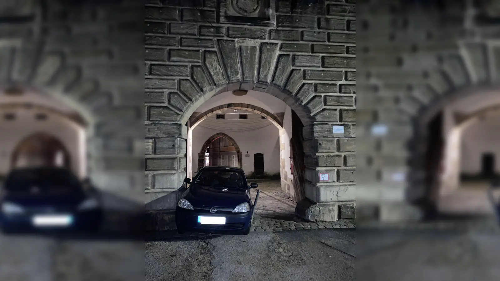 Die Eisenstangen stoppten die wilde Fahrt. (Bild: Dominik Lehmeier/PI Amberg)