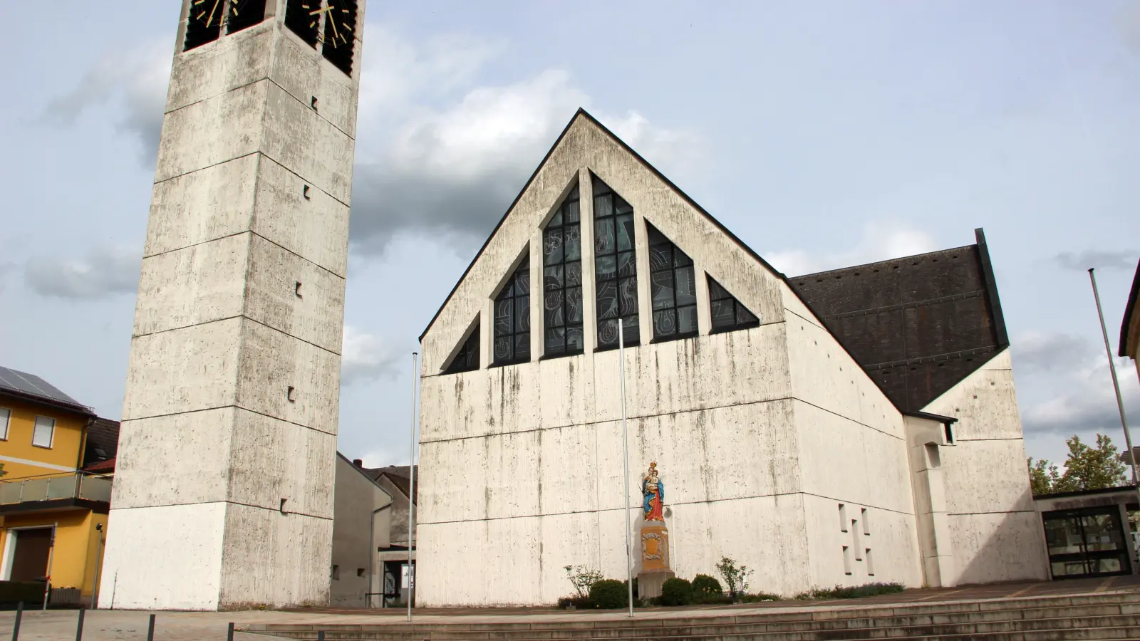 Erneut versuchten Unbekannte in der Pfarrkirche Mariä Himmelfahrt in Kirchenthumbach Feuer zu legen. (Archivbild: lep)