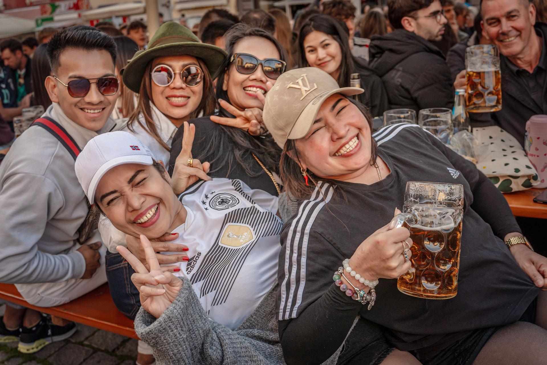 Amberg feiert Altstadtfest - inklusive Public Viewing zur Fußball-WM.  (Bild: Michael Golinski)