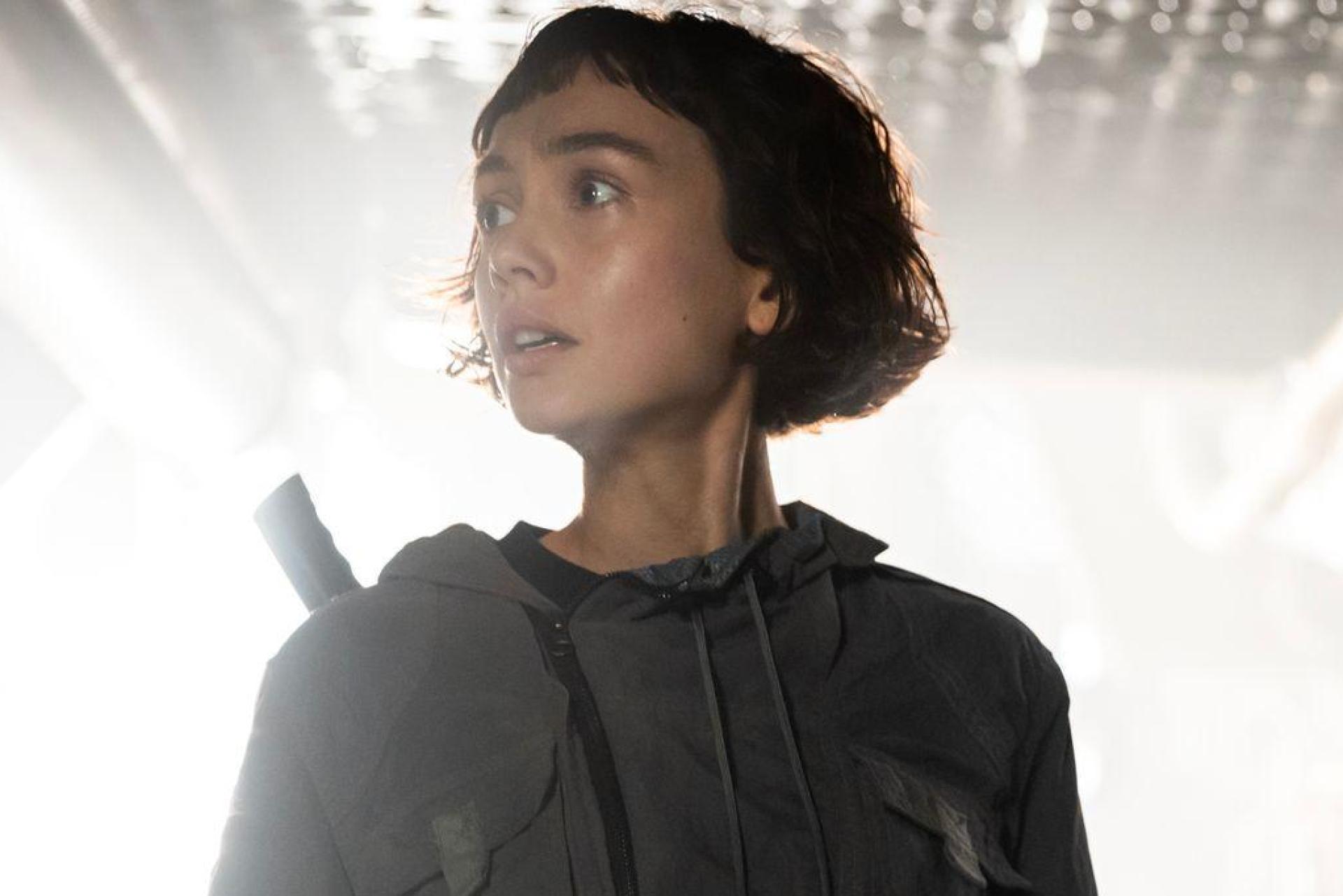 Sydney Chandler spielt Wendy. (Bild: -/Disney+/dpa)