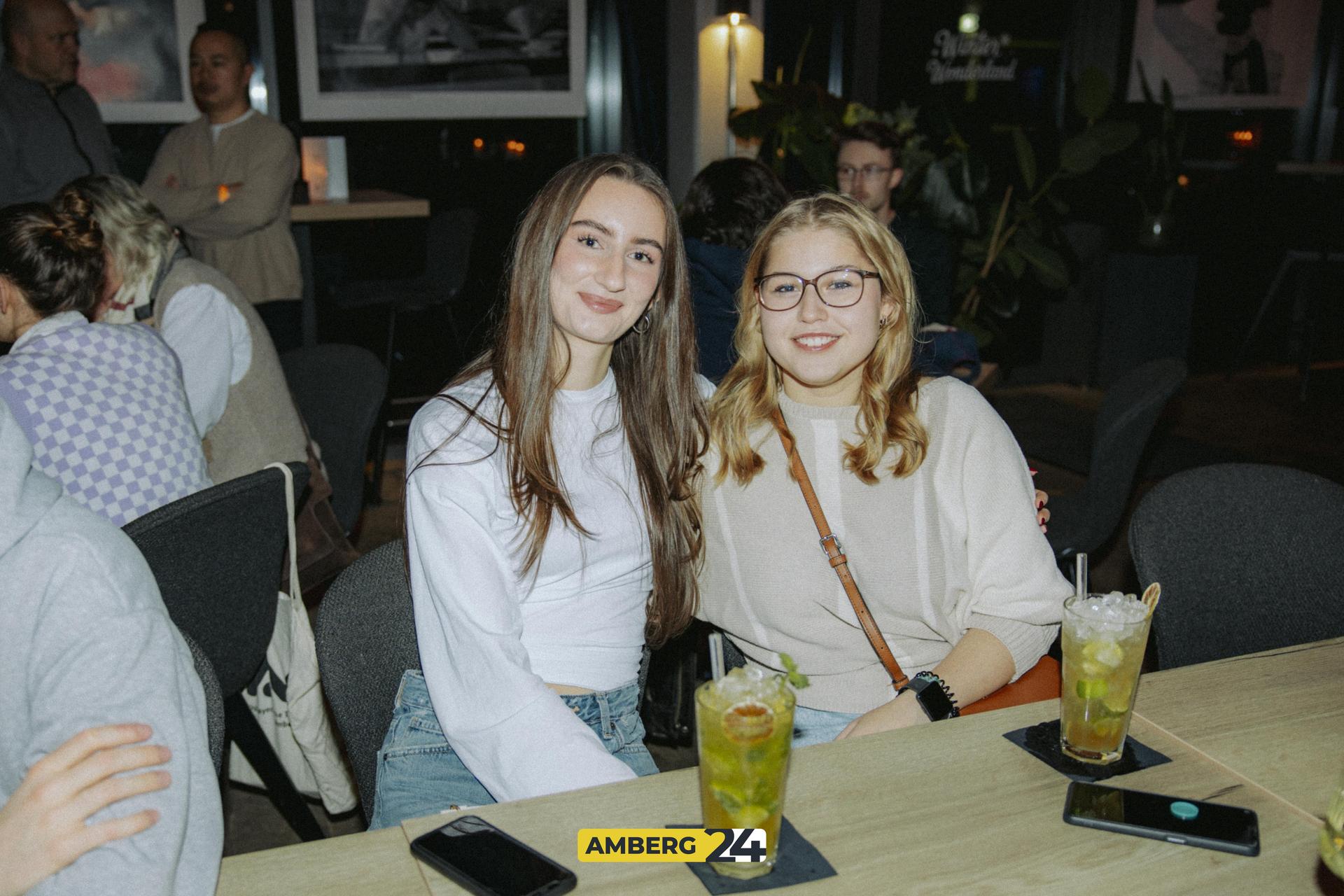 Die Fotoausstellung in der Skybar am Samstag. (Bild: Lolografie)