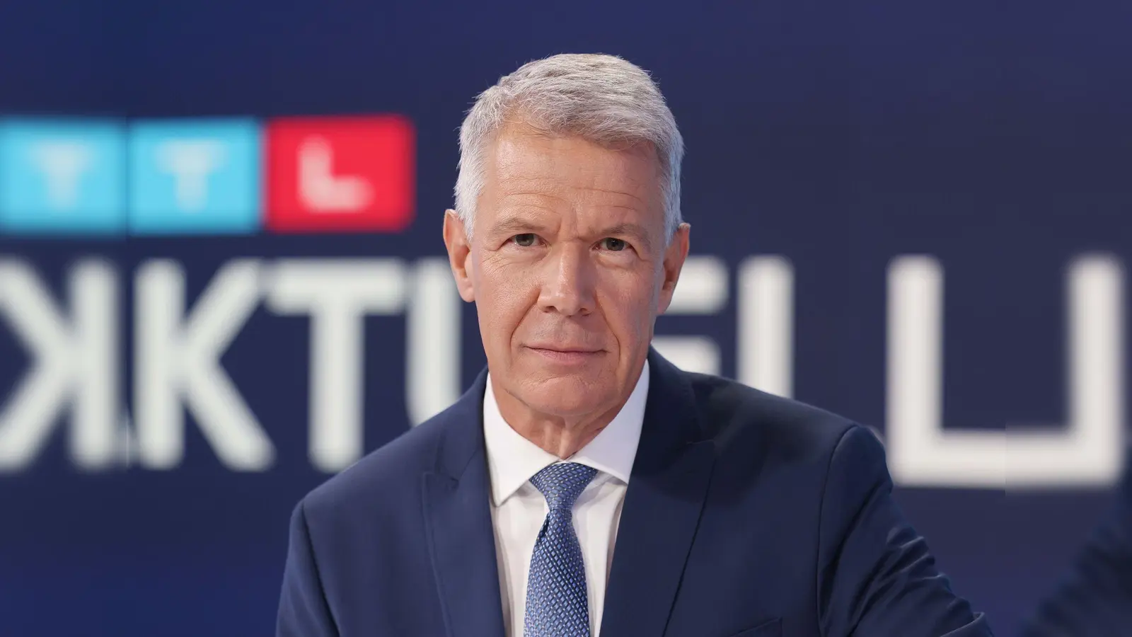 Fernsehmoderator Peter Kloeppel verabschiedet sich aus der Nachrichtenwelt. (Archivbild: Oliver Berg/dpa)