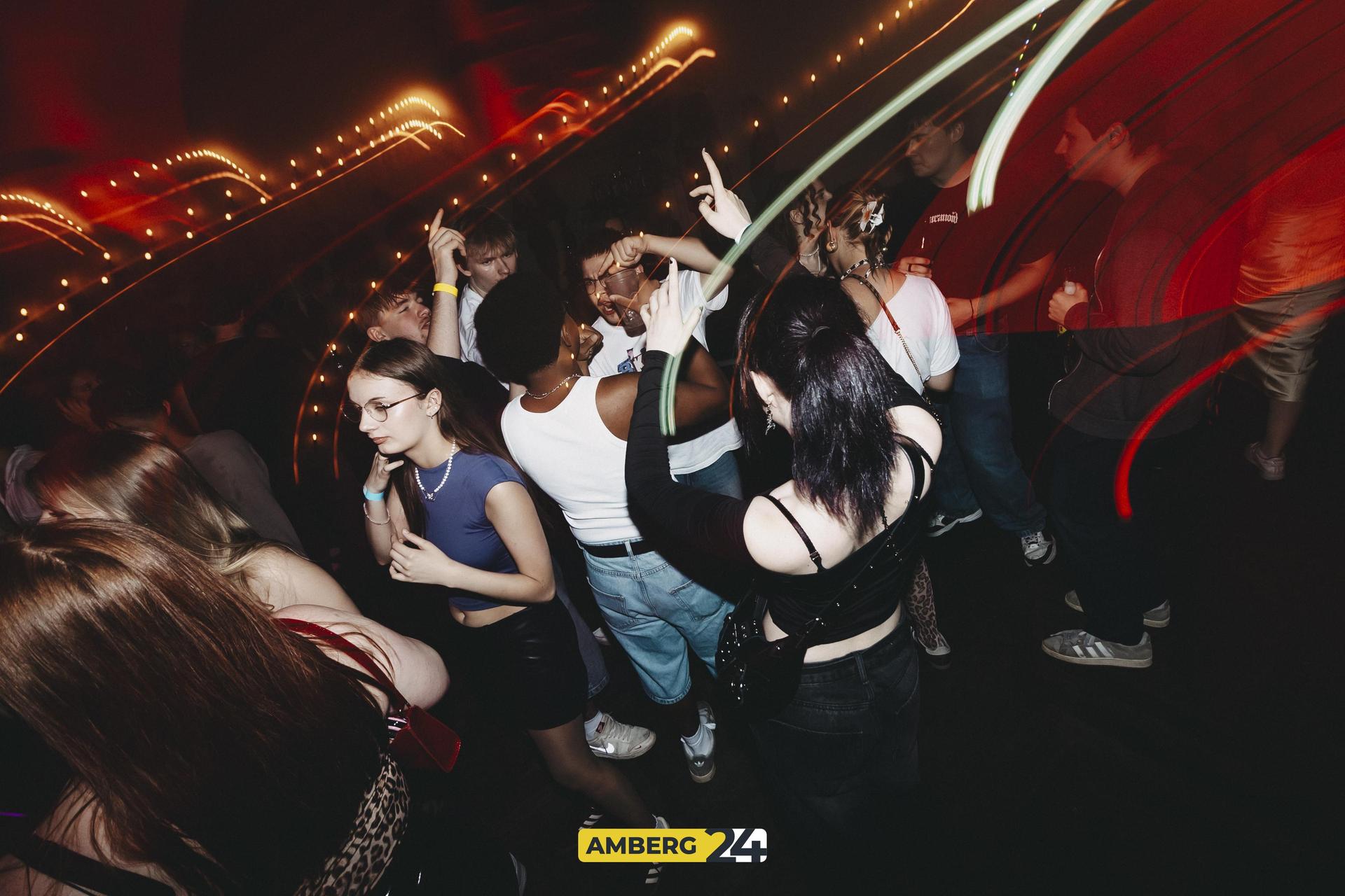 Die Bilder von der School is Over-Party im Casino (Bild: Lolografie)