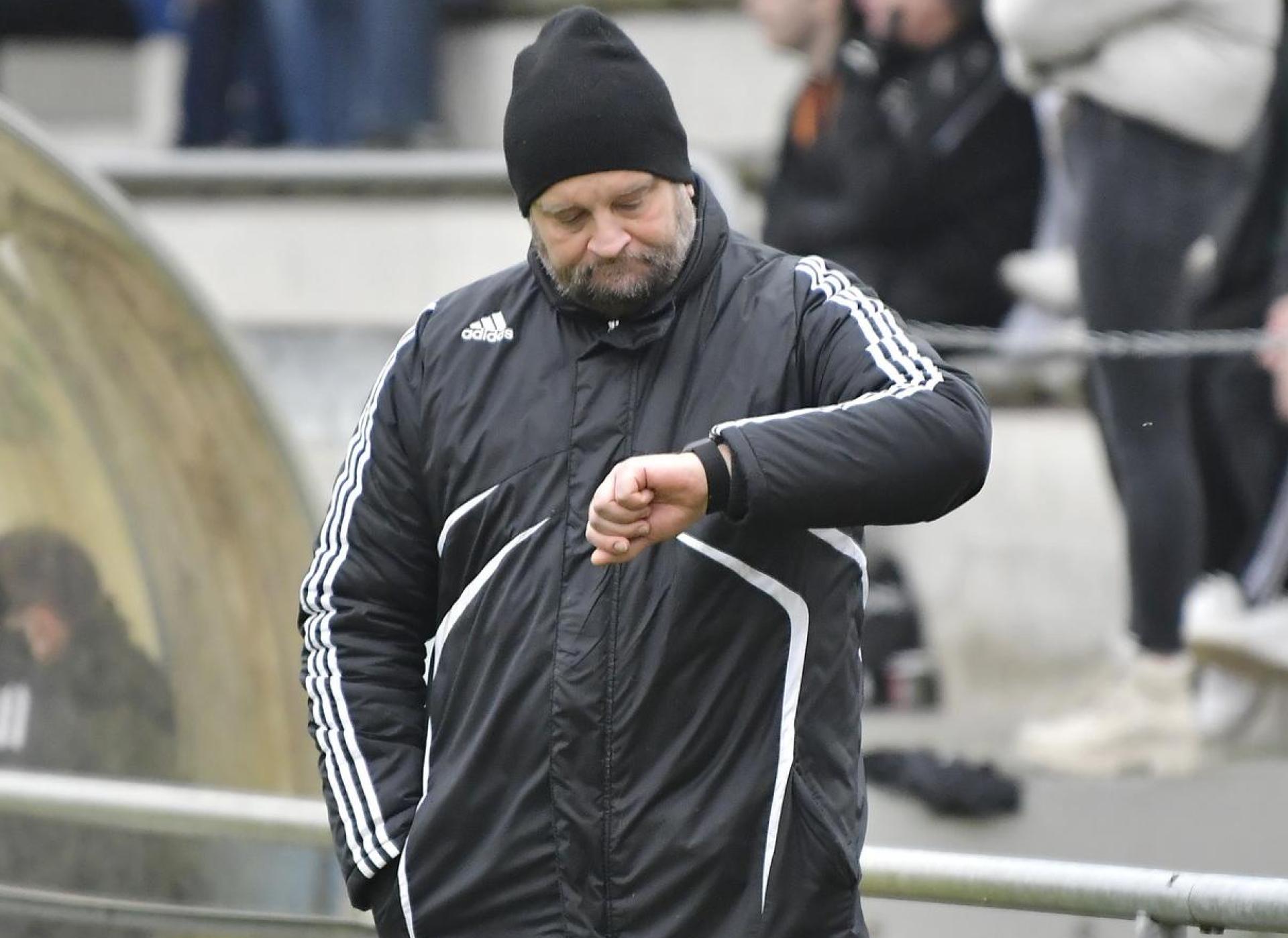 Seine Zeit beim 1. FC Rieden ist noch nicht abgelaufen: Bernd Scheibel bleibt auch in der kommenden Spielzeit Trainer des Kreisligisten. (Bild: Hubert Ziegler)