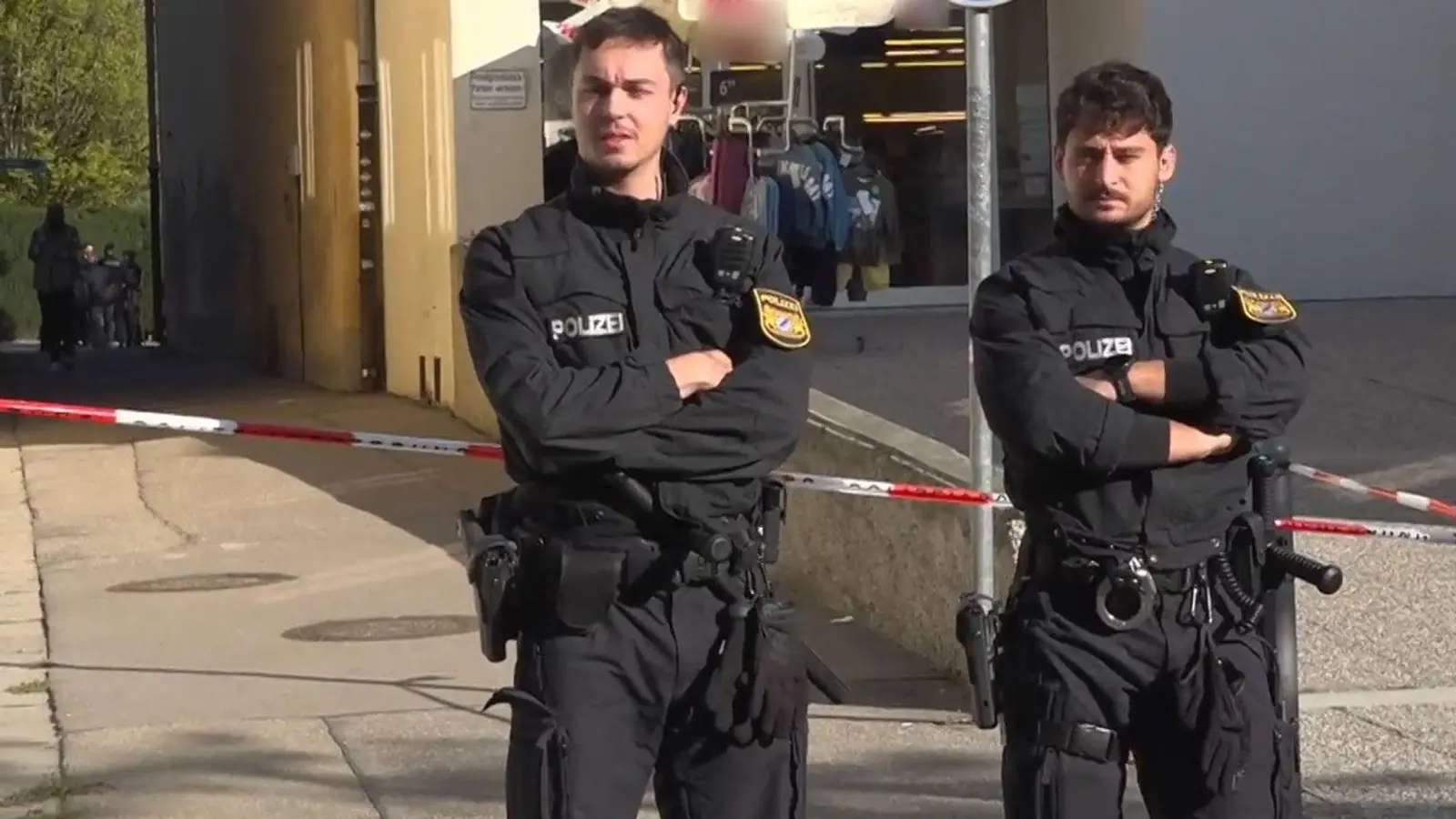 Der Angriff hatte einen größeren Polizeieinsatz an der Mittelschule ausgelöst. (Archivbild) (Bild: Jason Tschepljakow/dpa)