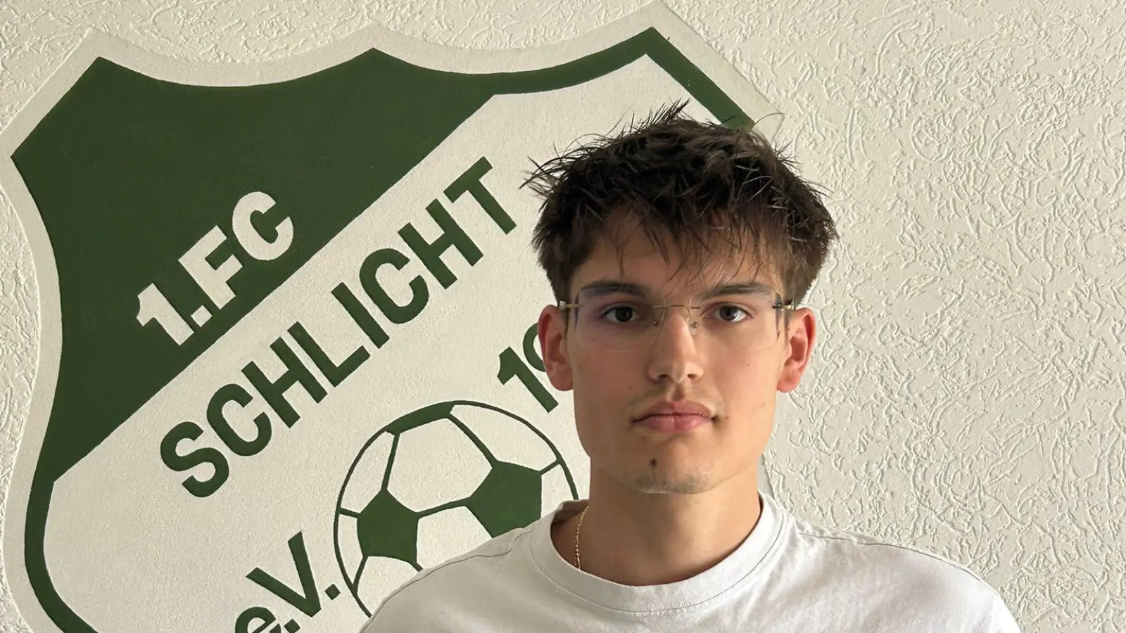 Elias Thiem trägt ab Sommer das Trikot des FC Schlicht. Er kommt vom FC Amberg. (Bild: Thomas Hüttner)